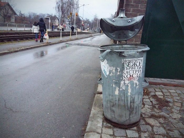 Eyes Everywhere (20 pics)