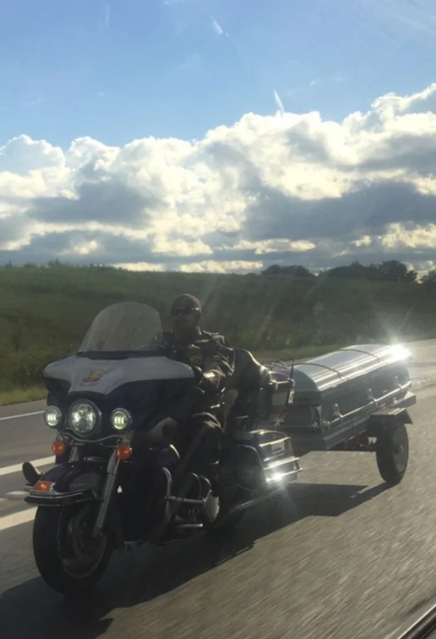 Strange Encounters On The Road (21 pics)