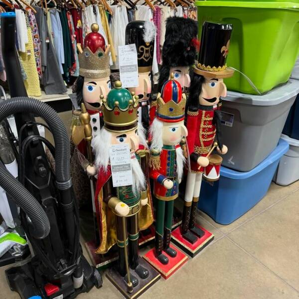 Cool Finds In Thrift Shops (23 pics)