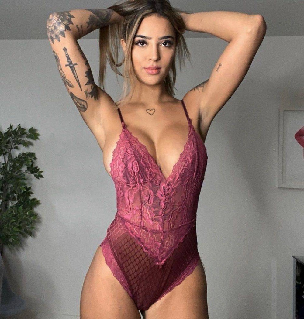 Tattooed Girls (21 pics)