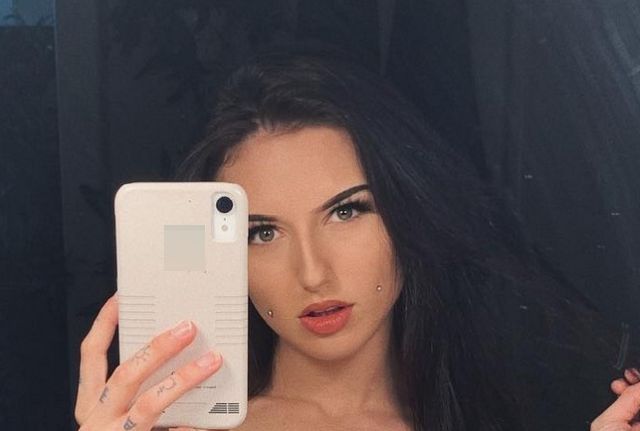 Braless Girls (27 pics)