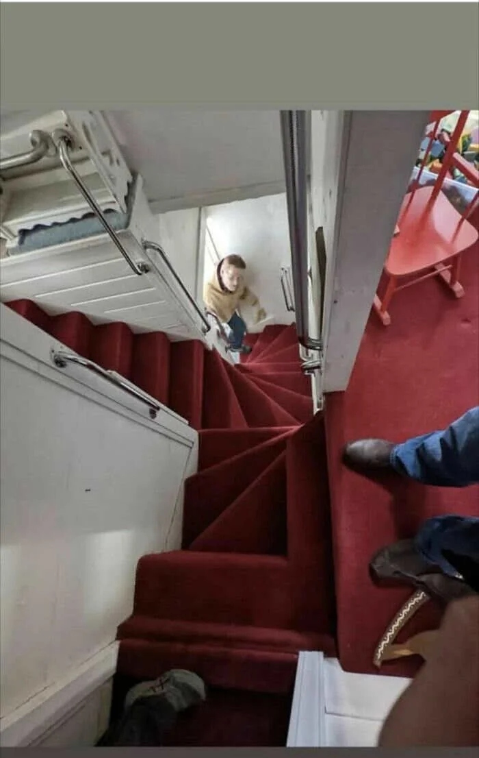 Dangerous Stairs (16 pics)