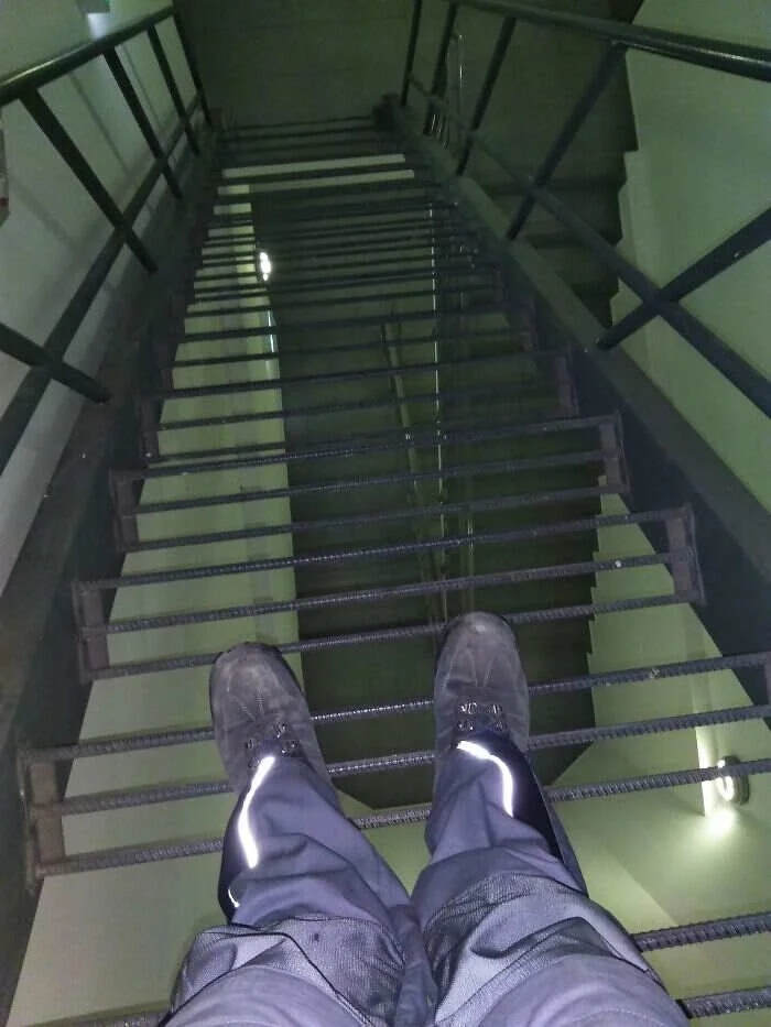 Dangerous Stairs (16 pics)