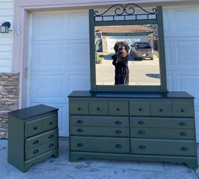 They Are Trying To Sell A Mirror (23 pics)