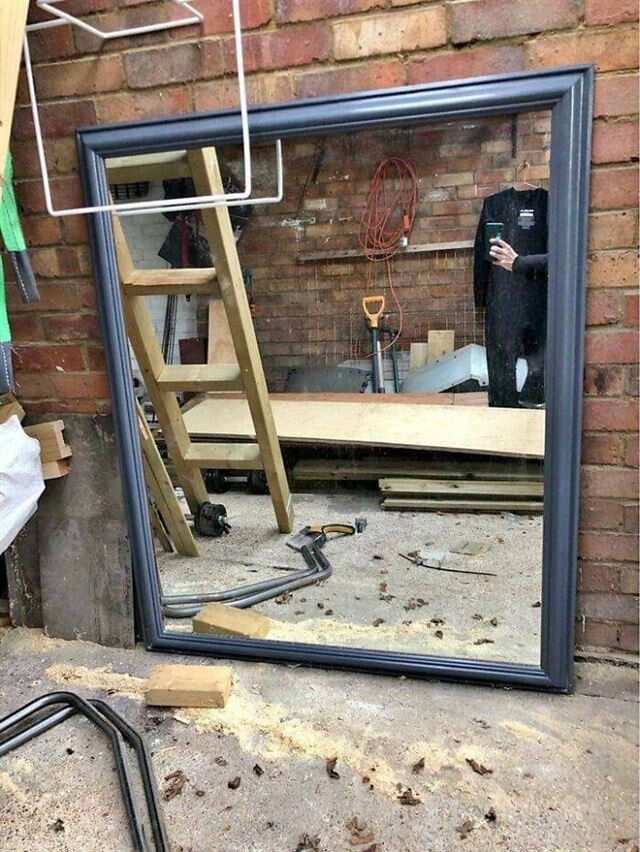 They Are Trying To Sell A Mirror (23 pics)