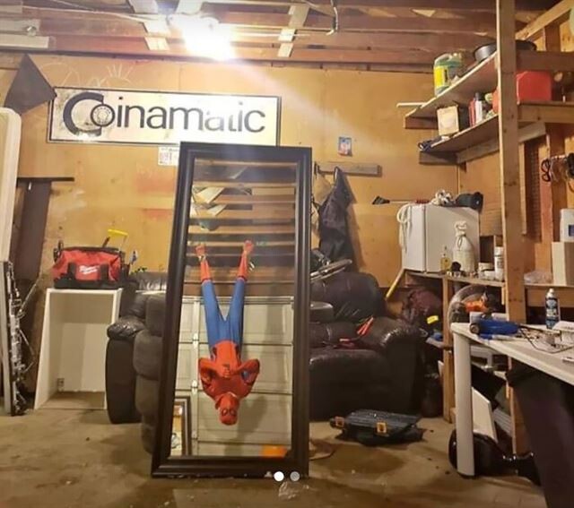 They Are Trying To Sell A Mirror (23 pics)