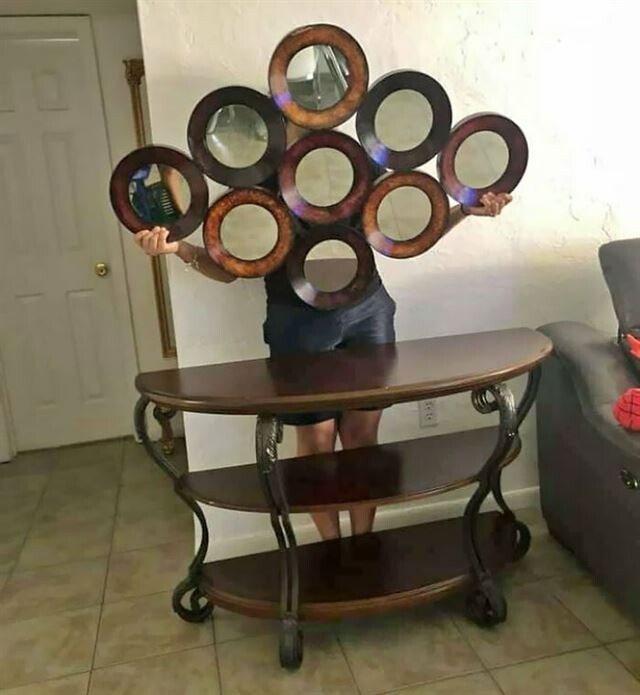 They Are Trying To Sell A Mirror (23 pics)