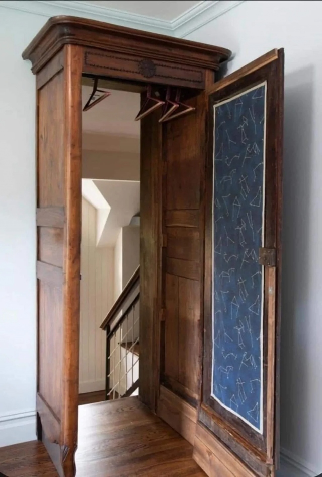 Strange Constructions (17 pics)