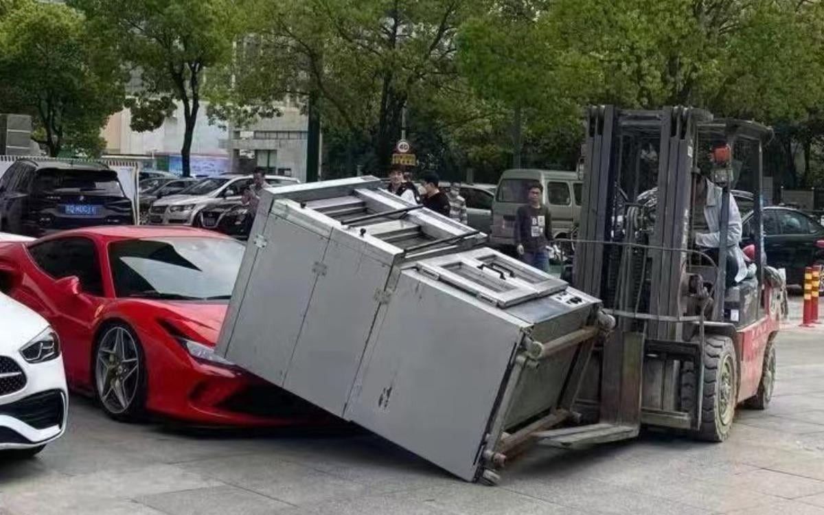 Bad Days Happen (23 pics)