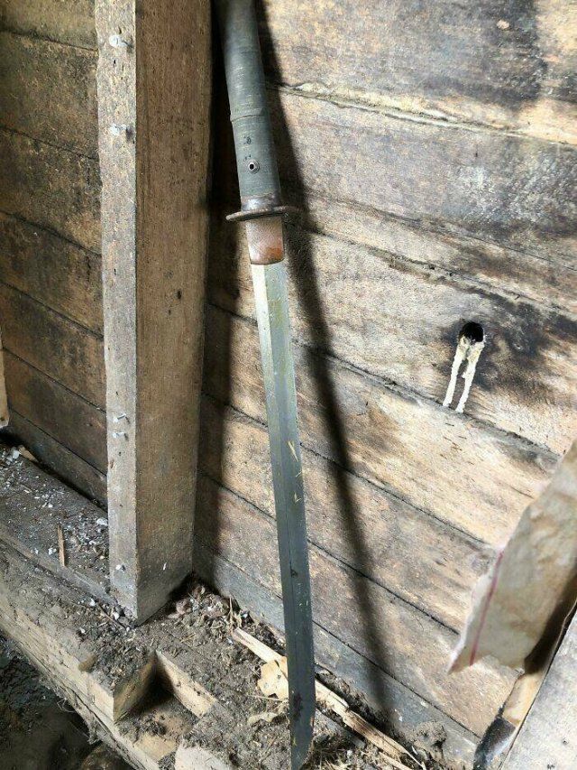 Intersting Finds In Old Houses (23 pics)