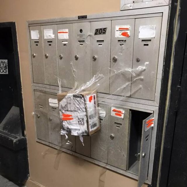 Failed Delivery (16 pics)