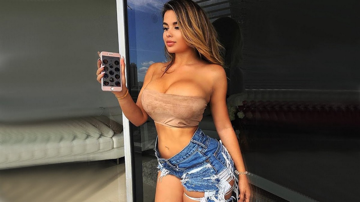 Girls In Jeans (23 pics)