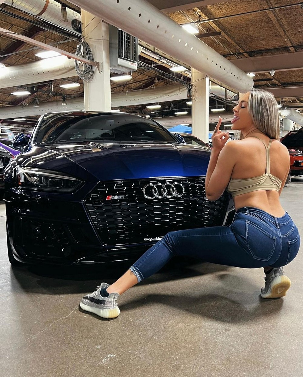 Girls In Jeans (23 pics)