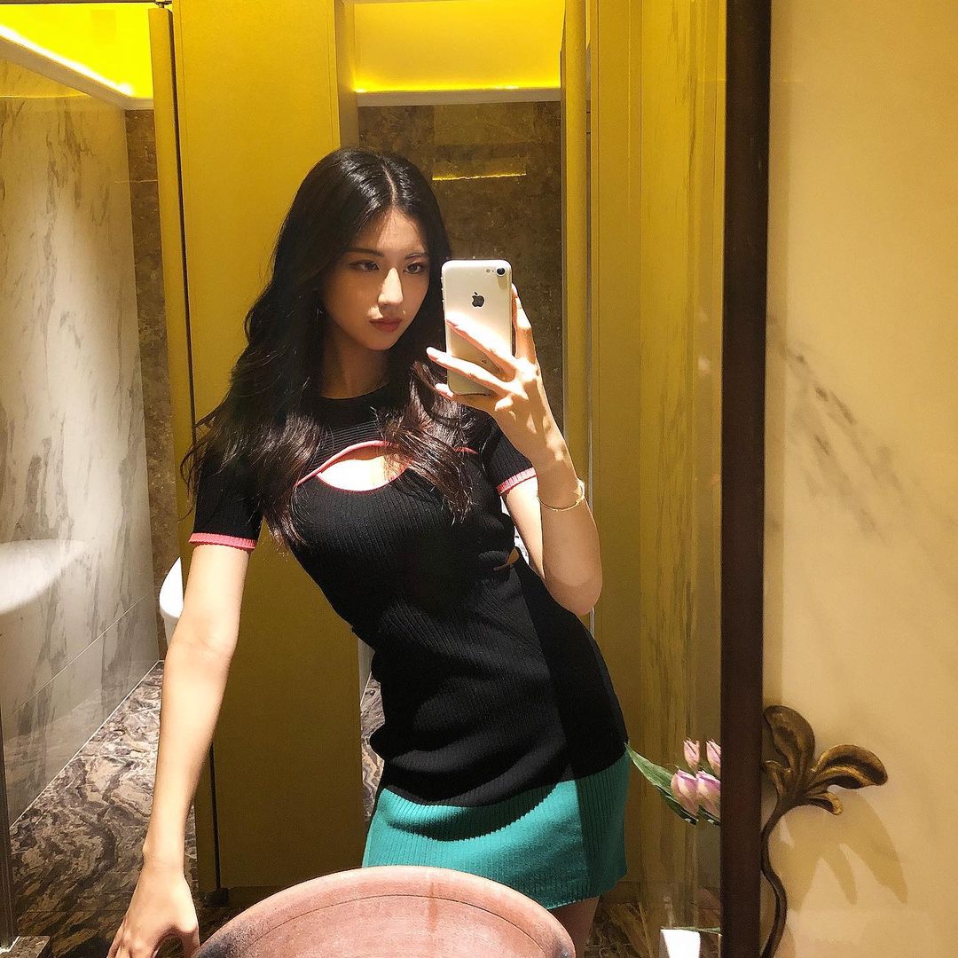 Asian Girls (23 pics)