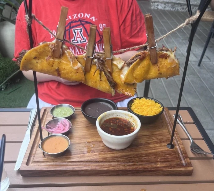 Strange Food Serving (23 pics)