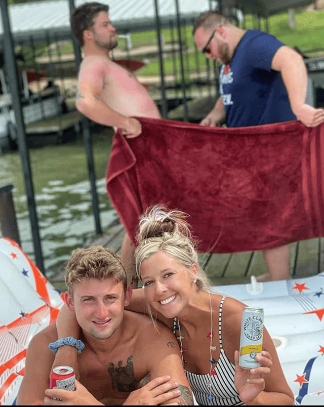Cool Photobombs (15 pics)