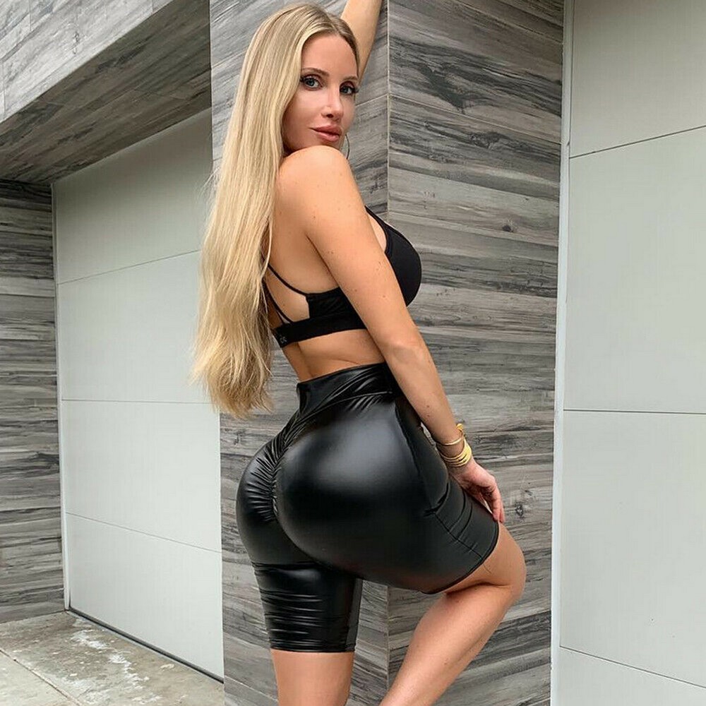 Girls In Latex And Leather (23 pics)