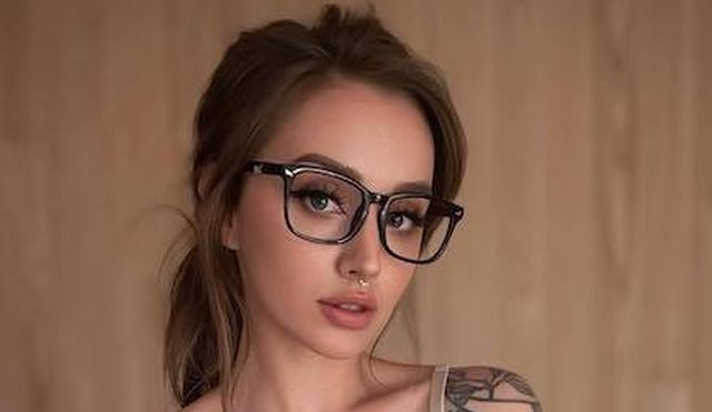 Girls In Glasses (46 pics)