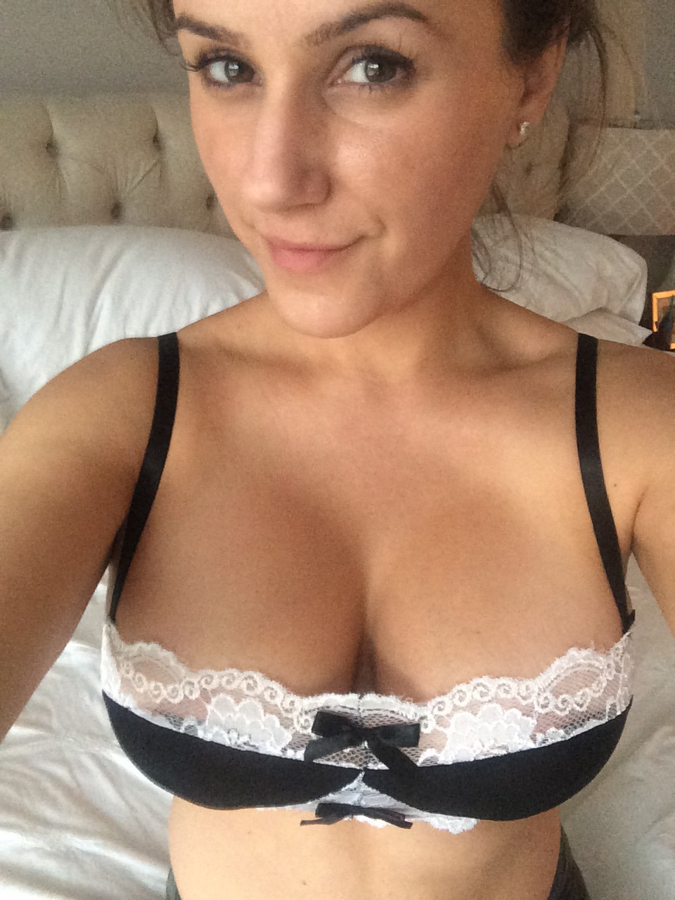 Girls In Lingerie (23 pics)