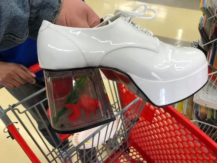 Weird Finds In Thrift Shops (18 pics)