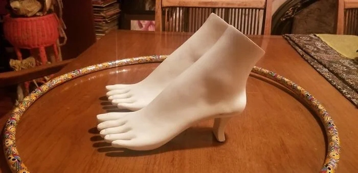 Weird Finds In Thrift Shops (18 pics)