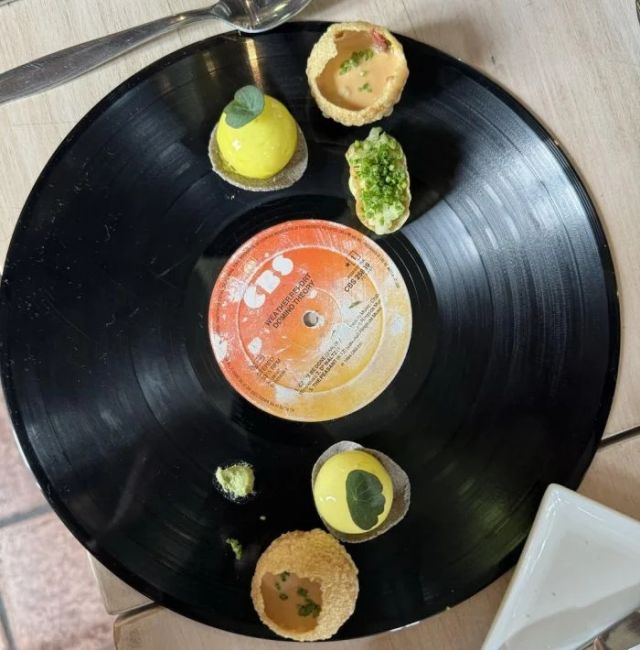 Crazy Food Serving (15 pics)