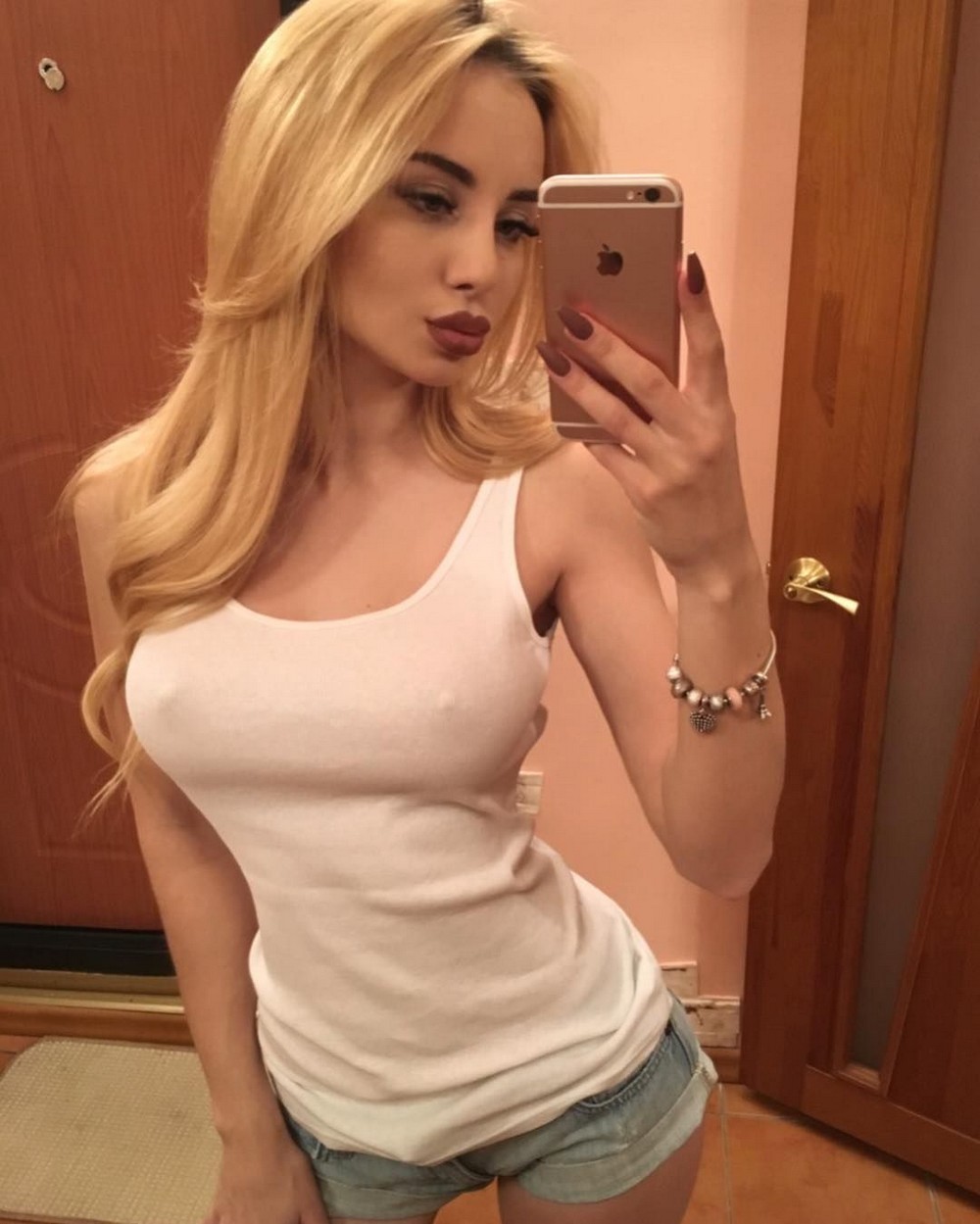 Hot Girls (23 pics)