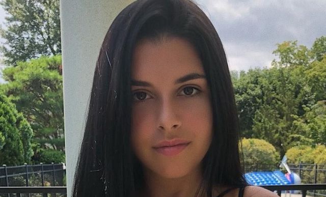 Girls With Tan Lines (22 pics)