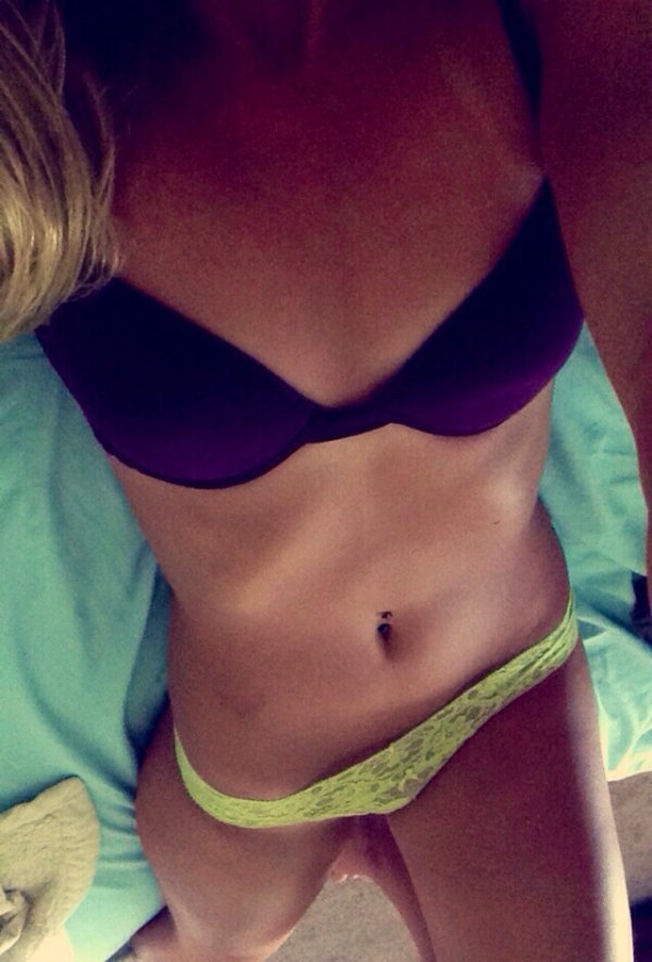 Girls In Lingerie (23 pics)