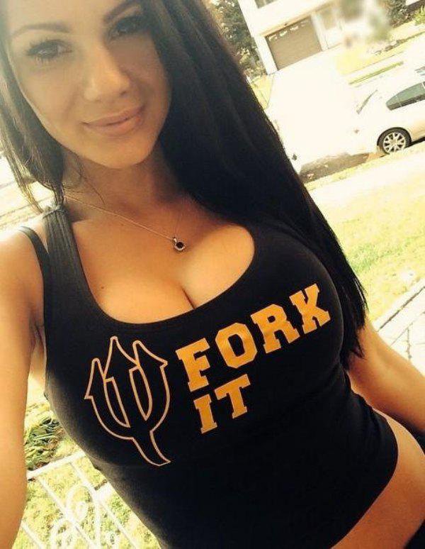 Busty Girls (23 pics)