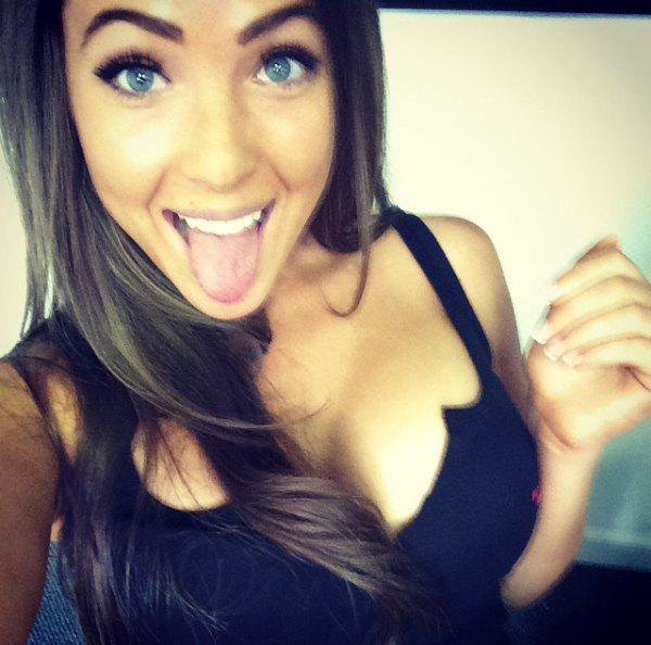 Busty Girls (23 pics)