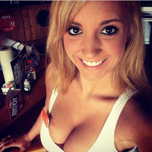Busty Girls (23 pics)