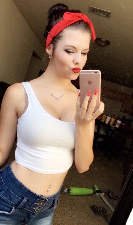 Selfie Girls (23 pics)