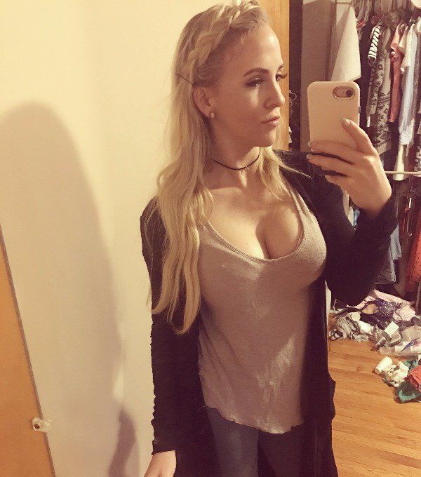 Selfie Girls (23 pics)