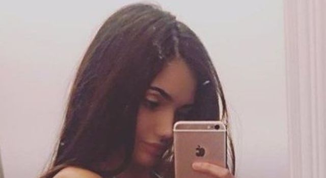 Selfie Girls (23 pics)