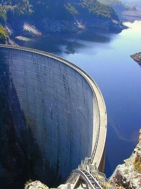 Giant Things (19 pics)