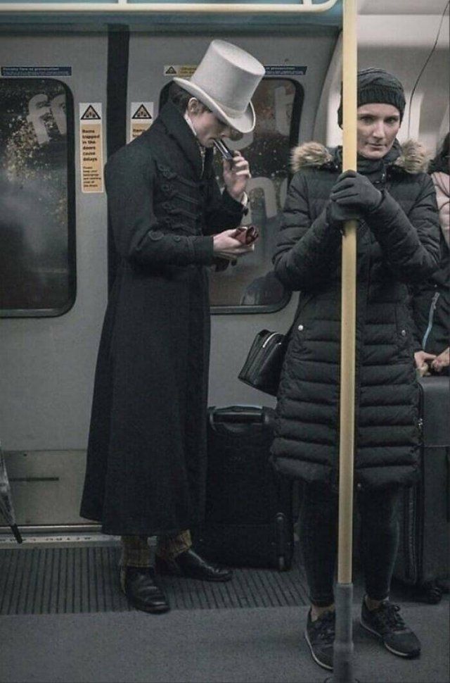 Strange People In The Subway (21 pics)