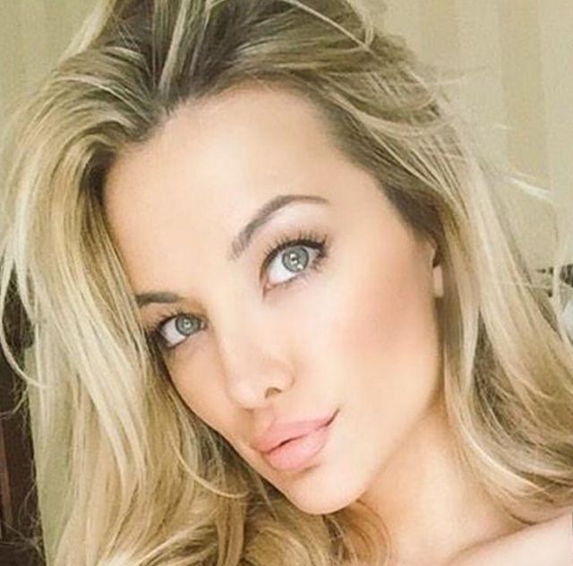 Busty Girls (27 pics)