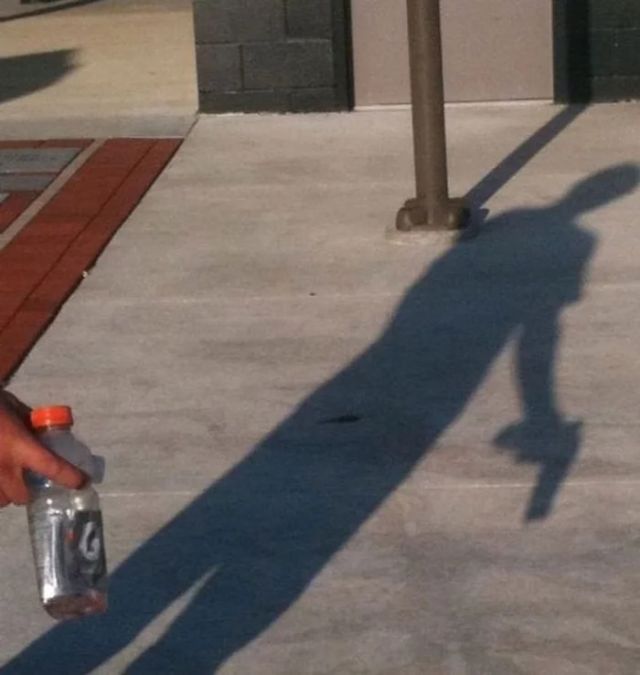 Unusual And Funny Shadows (23 pics)