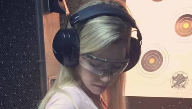 Girls And Guns (40 pics)