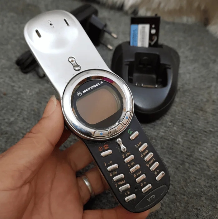 Unusual Phones From The Past (18 pics)