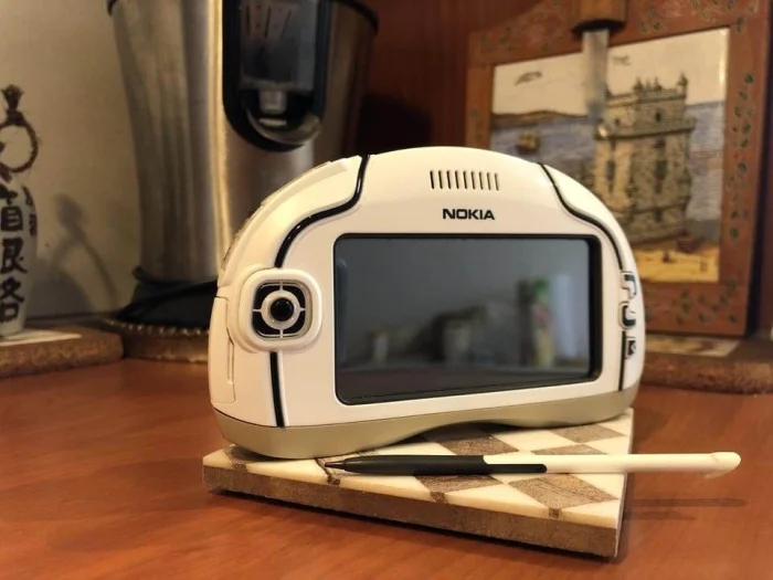 Unusual Phones From The Past (18 pics)