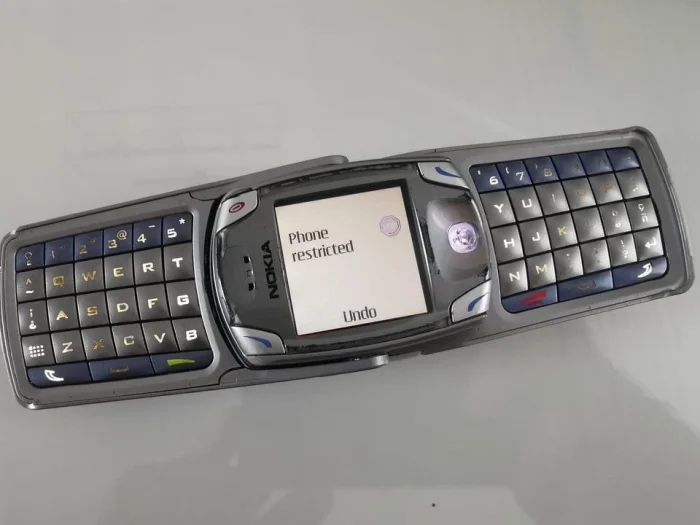 Unusual Phones From The Past (18 pics)