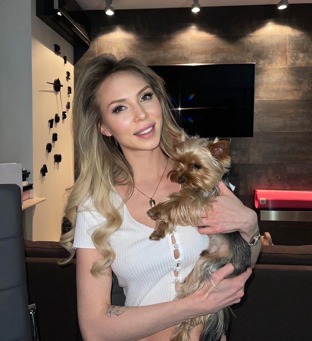 Girls With Dogs (25 pics)