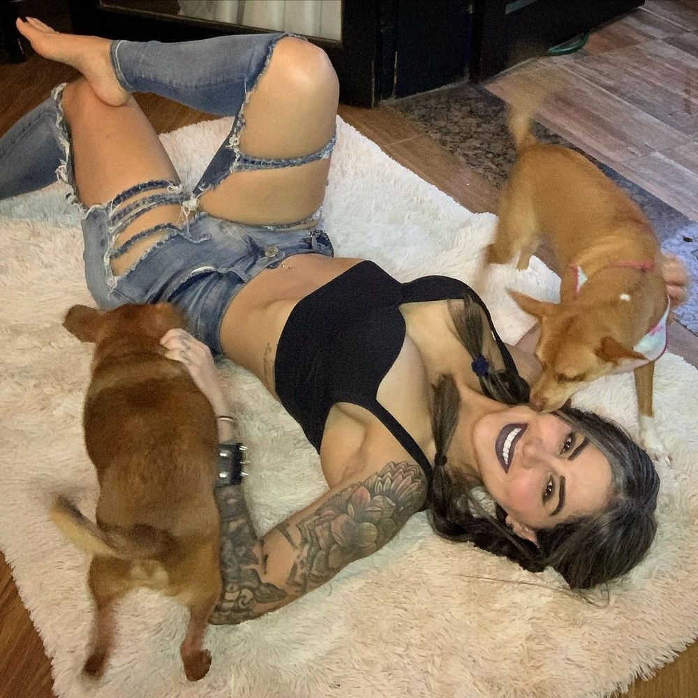 Girls With Dogs (25 pics)