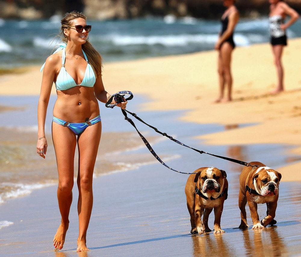 Girls With Dogs (25 pics)