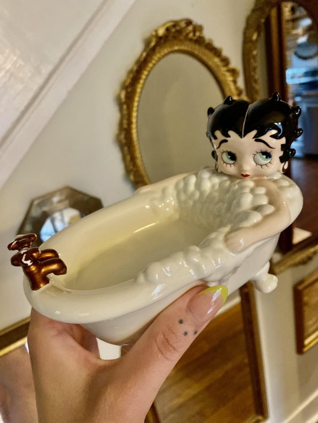 Unusual Finds In Thrift Shops (15 pics)