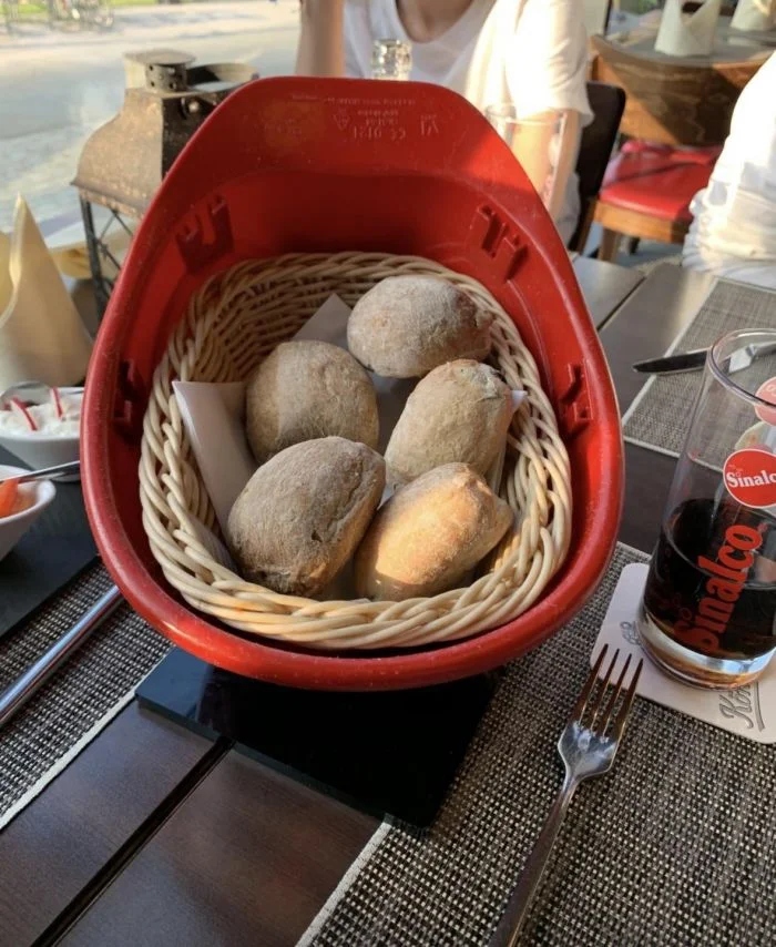 Weird Food Serving (15 pics)