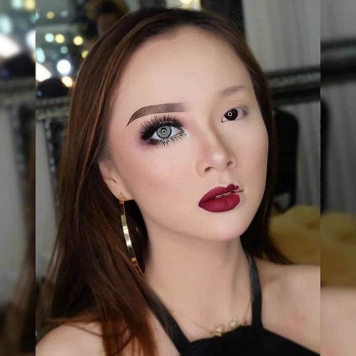 Girls With And Without Makeup (17 pics)