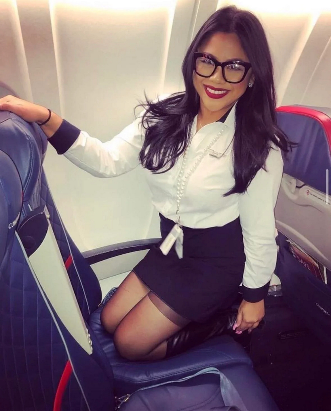 Girls With And Without Uniform (23 pics)